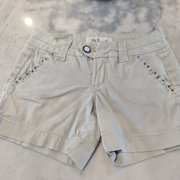 #30 BKE Mollie Style Beige Shorts with Embellishments Decorative Pockets Sz 26 - Picture 1 of 5